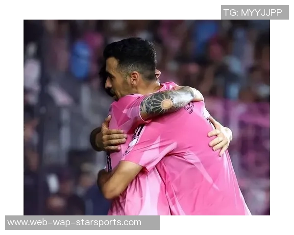 布斯克茨精准直塞助攻梅西单刀机会遗憾打偏错失良机