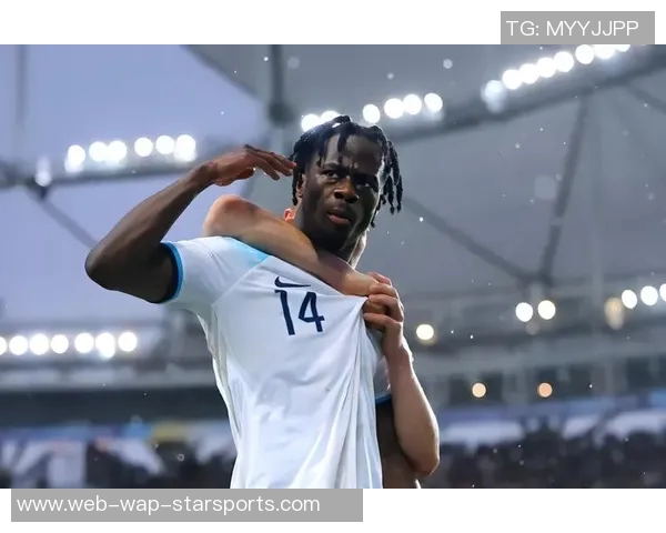 英格兰队今日训练迎来U20小将莱西塞缪尔坎贝尔强势加盟