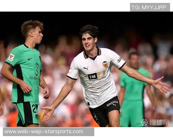 罗马总监莫雷托在米兰与拉斯帕多里经纪人洽谈转会事宜